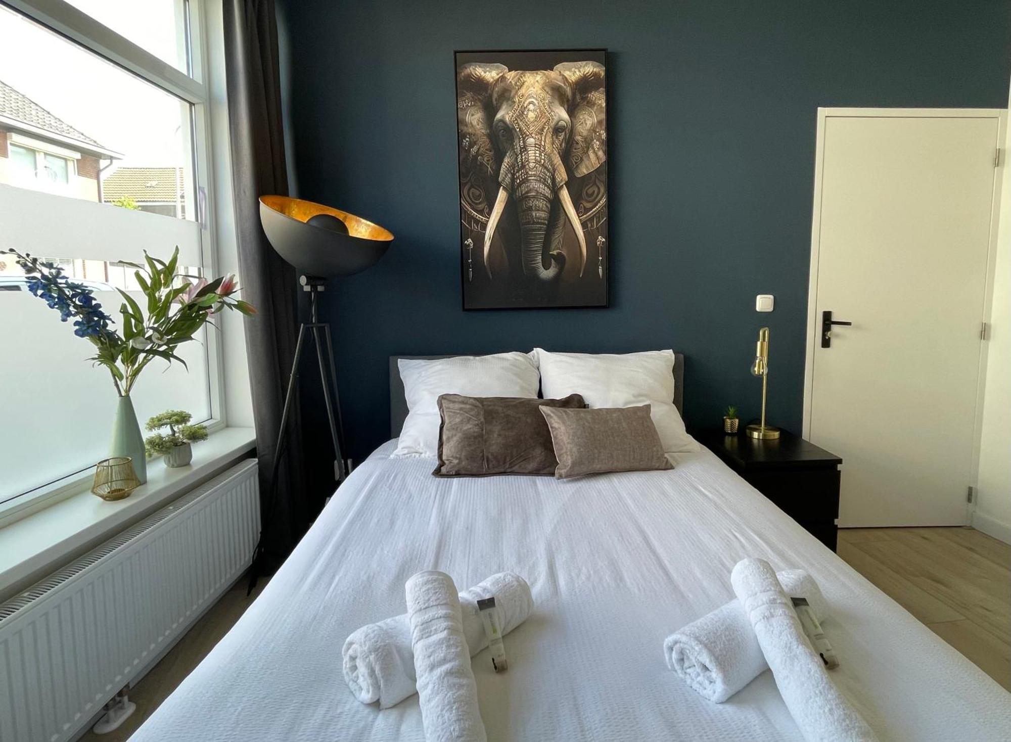 B&K Urban City Suites Tilburg Exterior foto